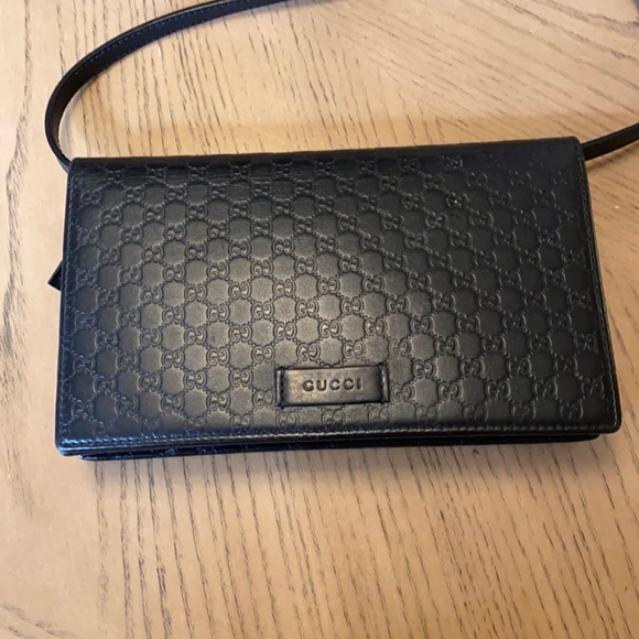 Gucci Handbags - ❤️ Authentic Gucci Guccissima Crossbody Wallet / Purse